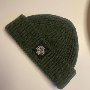 Stone island mössa - Helt ny årets modell  stone island mössa. Helt oanvänd Endast testad. (Nypris 1900)  Nu 1100kr
