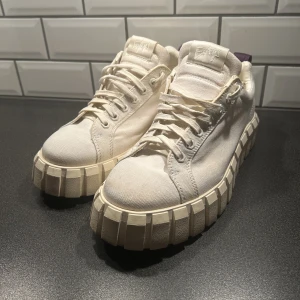 Eytys  - Eytys - Odessa Sneakers Storlek 42 Köparen står för frakten! Pris - 700 kr 