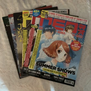 Manga tidningar  - 6 st Manga tidningar tre av dem är ”neo” tidningar köpta för ca 100kr. (Issue 189,199,188) med medföljande affischer i. De andra tre är science fiction bokhandelns egna tidningar (2019 höst+vår, 2020 jul katalog)💗