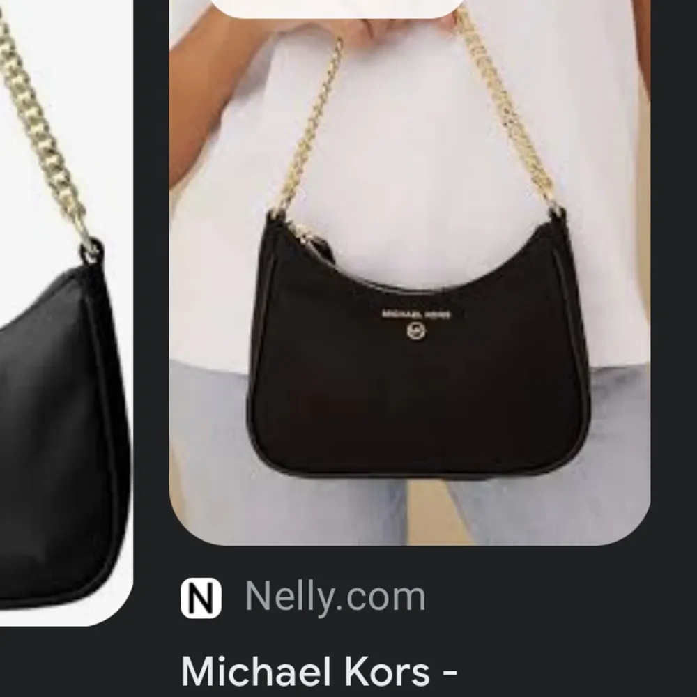 Michael kors handväska helt oanvänd. . Väskor.