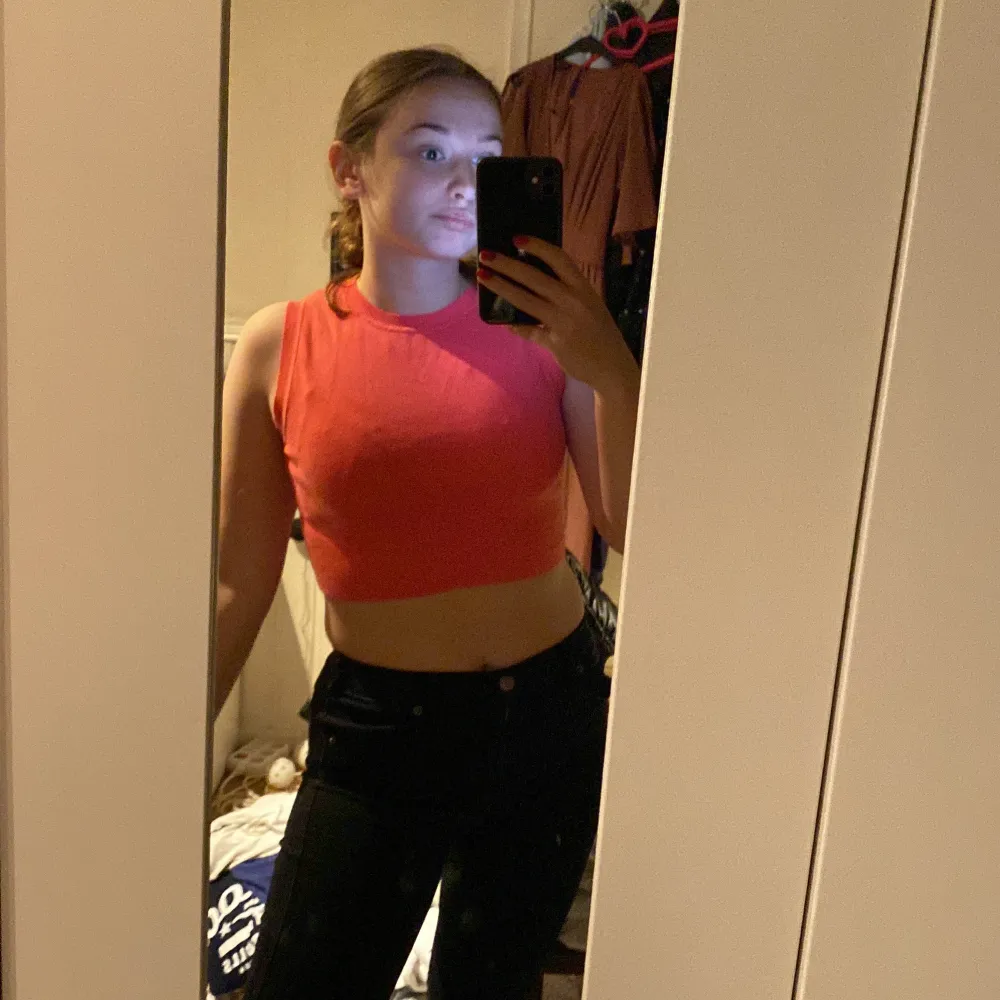 Köp denna fina rosa Croptop, få denna jeansjacka från Lindex på köpet! . Toppar.