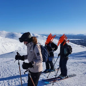 Dope set - Jacka+byxa, använt under en säsong. Köpt för lite drygt 4000kr. Kan köpas separat, stl S i både byxorna och jackan
