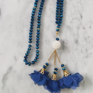 Tasbeeh lyx nytt  - Helt ny mörkblå Tasbeeh med vackra blommor och lyxiga detaljer