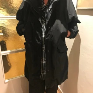 Didriksson lång jacka - Ofodrad Didriksson bra skick stl 44 svart