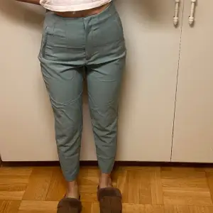 Zara green pants size xs good condition high waist 