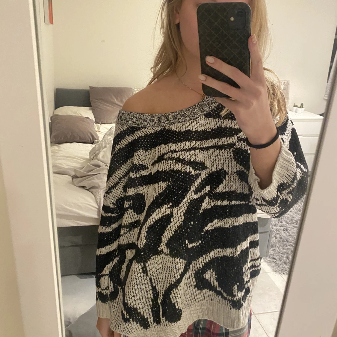 Zebramöstrad stickad tröja