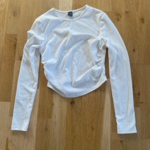 Tröja - En jättefin tröja i storlek S. Sparsamt använd. Jättefint skick, som ny.