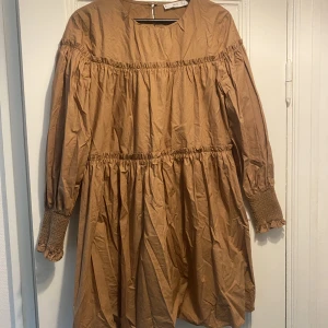 Dress - Dress with cute details. Mango, size M. Perfect for Autumn 🍂