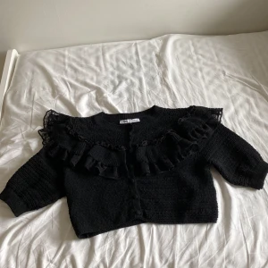 Zara tröja - Fin zara tröja, storlek S. Köpt för ca 400kr. Bara använd 1 gång😍