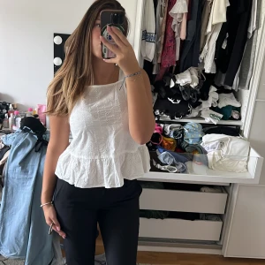 Topp med mönstwr - Söt topp från hm, helt oanvänd i storlek 38. 