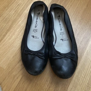 Ballerinaskor - Så fina ballerinaskor från tamaris! 