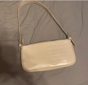 Väska - Har knappt använt den är från Gina tricot och den är slutsåld köpte två månader sen den kostade 299kr