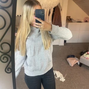 Hoodie  - Säljer denna jätt sköna hoodien från Nike💕köpt för 399 kr💕