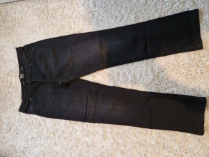 Svarta jeans  - Bra skick 