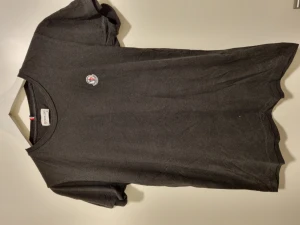 Moncler T-shirt - Svart t-shirt. Fint skick.