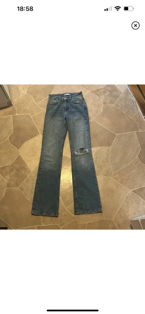 Gina tricket jeans flared - Flared jeans från Gina väldigt fina på och väldigt bekväma, helt oanvända dessutom