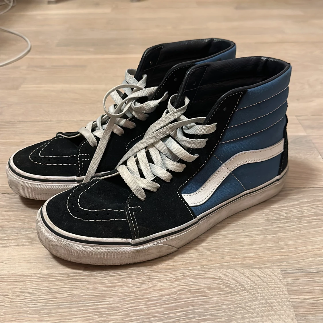 Mörkblå höga vans - sk8 hi