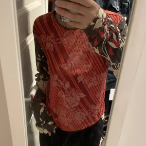 Y2k tröja - Tröja me lite 90s stil o jättemysiga långa ärmar passar S och sitter tajt på M