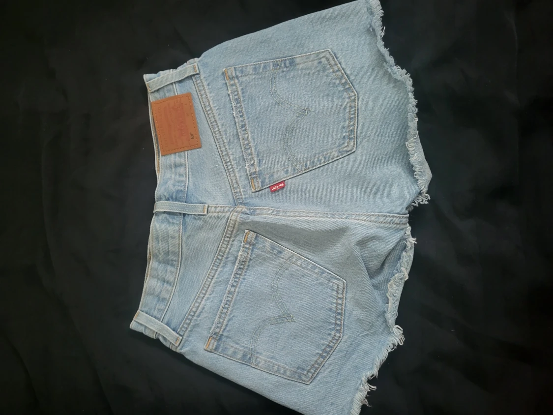 Levis shorts  - 90