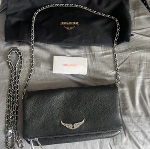 Zadig väska  - Säljer min Zadig väska. Köpt förra året. Använd fåtal gånger därav priset. Inga defekter, som helt ny!! Ord pris 4 000kr  💓 