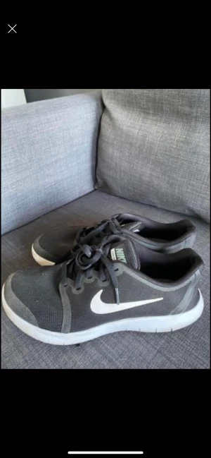 Nike skor  - Strl 38,5. Fint skick.