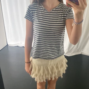 Zadig T-shirt  - Säljer denna as coola och unika zadig tahirten då jag inte får andvändning an den. Den är sparsamt andvänd men ändå i utmärkt skick därav priset! Kom privat dör fler bilder!!🫶💕💕