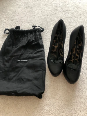 Dolce&Gabbana klackskor - Jätte coola Dolce & Gabbana klackskor! 🥰