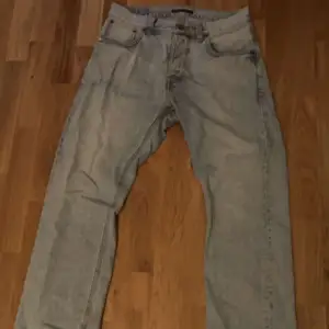 Knappast använda Nudie jeans som ej används säljs billigt för jag snabbt vill får bort dom vet ej w/l men passar mig o ja är 174