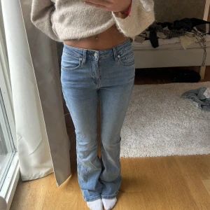 Mid waist jeans  - sjukt snygga mid waist bootcut jeans💕💕 knappt använda! 