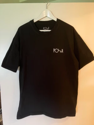 Polar T-shirt  - Fin Polar T-shirt i storlek L. Trycket där bak är lite sprucket efter ett antal tvättningar i maskin