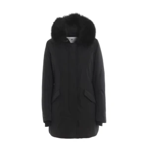 Woolrich jacka dam - Säljer min fina jacka från woolrich. Jättebra kvalitet och i bra skick, den är så varm och skön. Storlek xs  Kan skicka fler bilder vid intresse 
