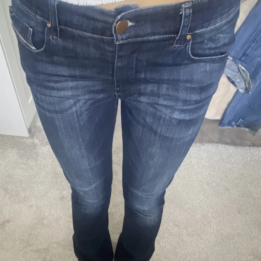 Super fina Diesl jeans. Som inte kommer till användning. De har inga skador eller missfärgningar💕 (bra skick) De är lågmidjade💕 måtte står i beskrivningen! +frakt💕💕. Jeans & Byxor.