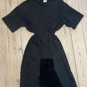 Basic svart t-shirt klänning perfect med ett bälte, att sova i etc