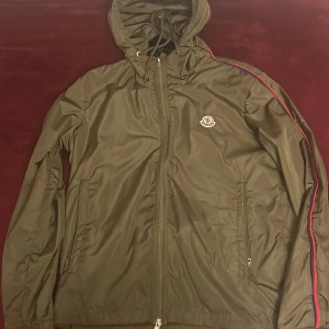 Moncler regnjacka - Moncler regn jacka storlek M