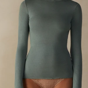 Intimissimi tröja hade green - Intimissimi tröja i färgen hade Green som inte säljs längre. Storlek S. Pris kan diskuteras vid snabb affär 🤍