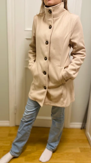 Fin kappa! - Beige/aprikos fint skick. Stl L men passar bättre som S/M.