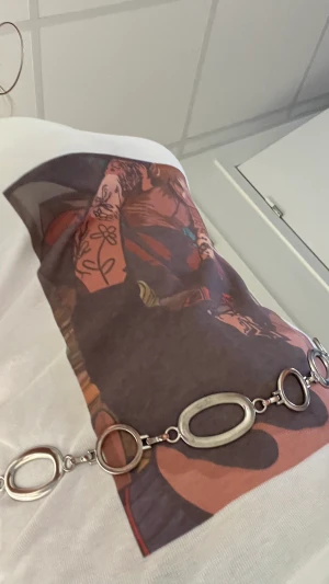 Topp med tryck - Detta är ett linne med ett tryck från @stardotview på Instagram. Helt nytt linne. 