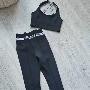 Stronger träningsset - Stl xs. I nyskick! Ser lite blekt ut på bilden men det beror enbart på ljuset