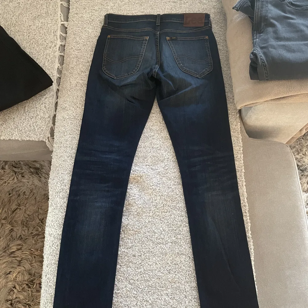 Äkta Lee byxor  W29 L32 Skick 8/10 (sparsamt använda och legat mest i garderoben . Jeans & Byxor.