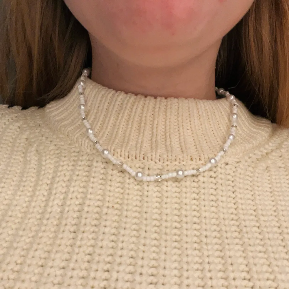 Melina halsband!⭐️ Ett stilrent halsband som är OTROLIGT!🫶🏼 Beställ här eller på Insta!. Accessoarer.