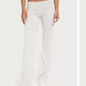 Yoga pants - Helt nya men har redan tagit av prislappen! Storlek M men passar mig som brukar ha S oxå!!