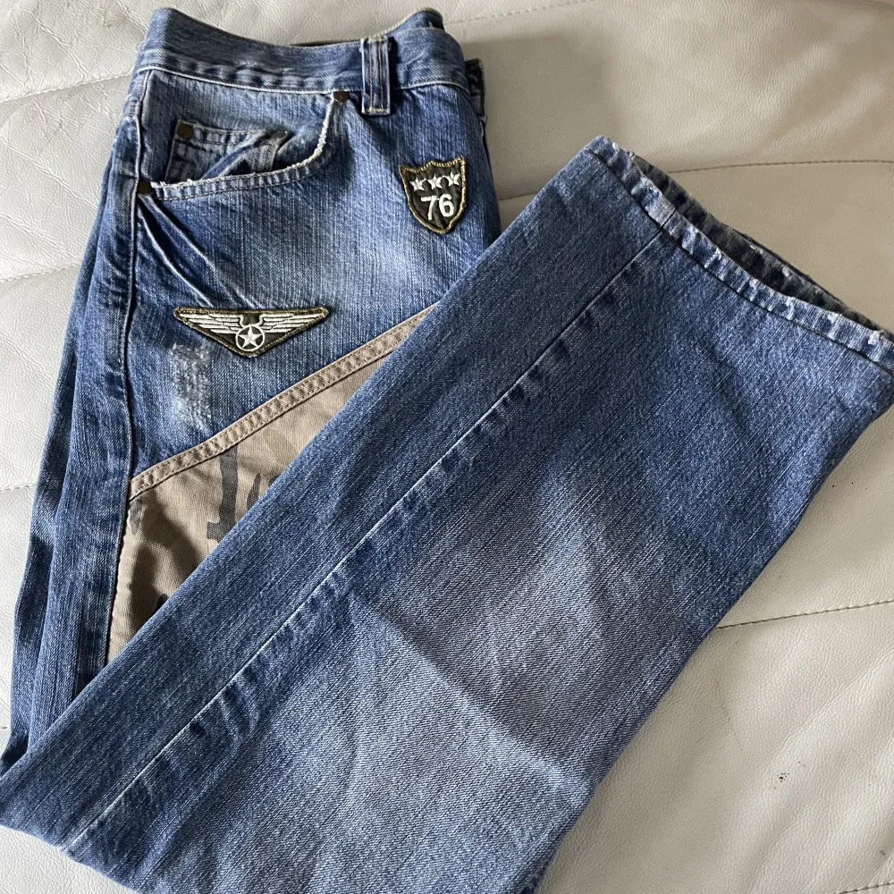 Pappas kompis gamla D&G jeans i storlek W34L34  Baggy/straight, kan gå ner i pris vid snabb affär. Jeans & Byxor.