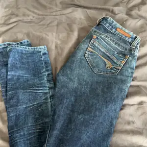 Säljer ett par Mavi jeans i storlek 25/34
