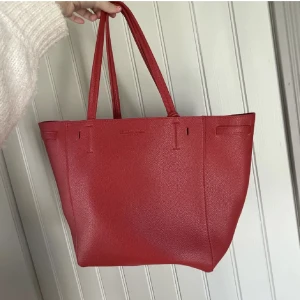 Röd väska - Som ny. Elisabeth arden 