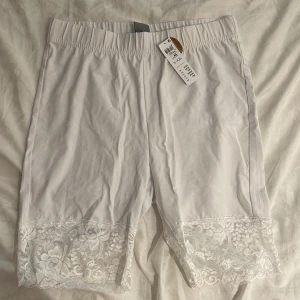 Cykelbyxor  - Vita cykelbyxor, aldrig använda. 