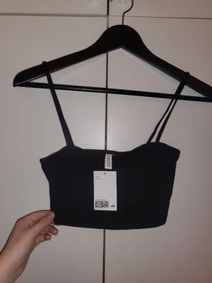 Svart linne - Super fint och oanvänd kort svart linne med lapp kvar, 