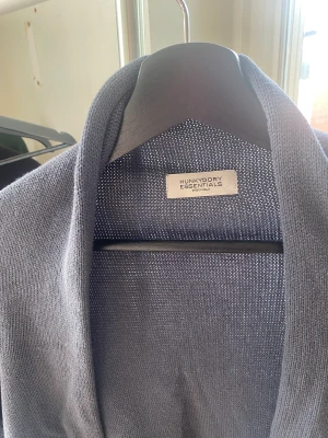 Hunkydory kofta  - Mörkgrå/blå kofta från Hunkydory 