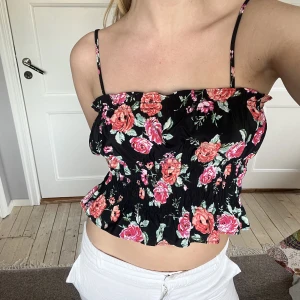 Blommig topp - Söt blommig topp