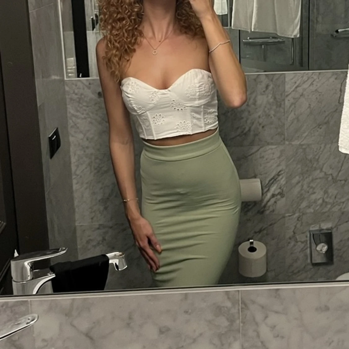 Vit off shoulder topp 