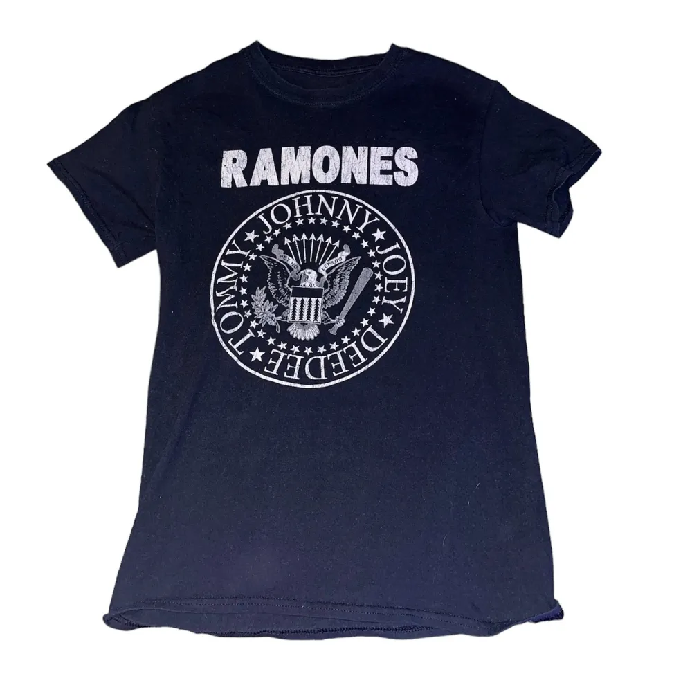 Ramones band tröja. Inga defekter vad jag ser. . T-shirts.